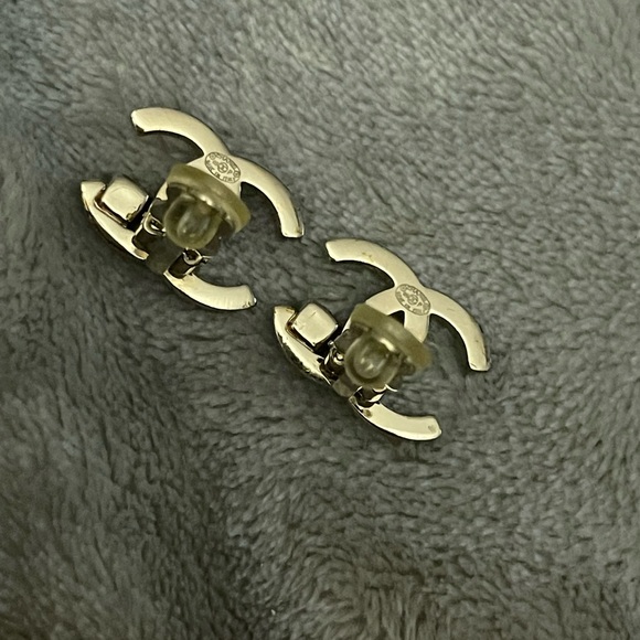Chanel 100% authentic earrings with stamp on it 2005. Excellent condition clipon - Picture 5 of 5
